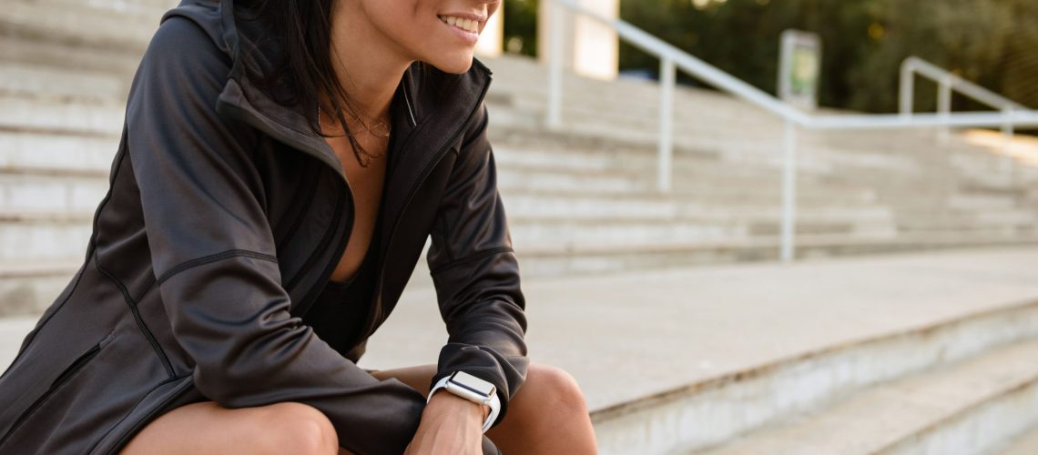 portrait-smiling-fitness-woman-earphones (1)